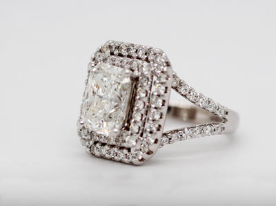 18KW Radiant Diamond Engagement Ring