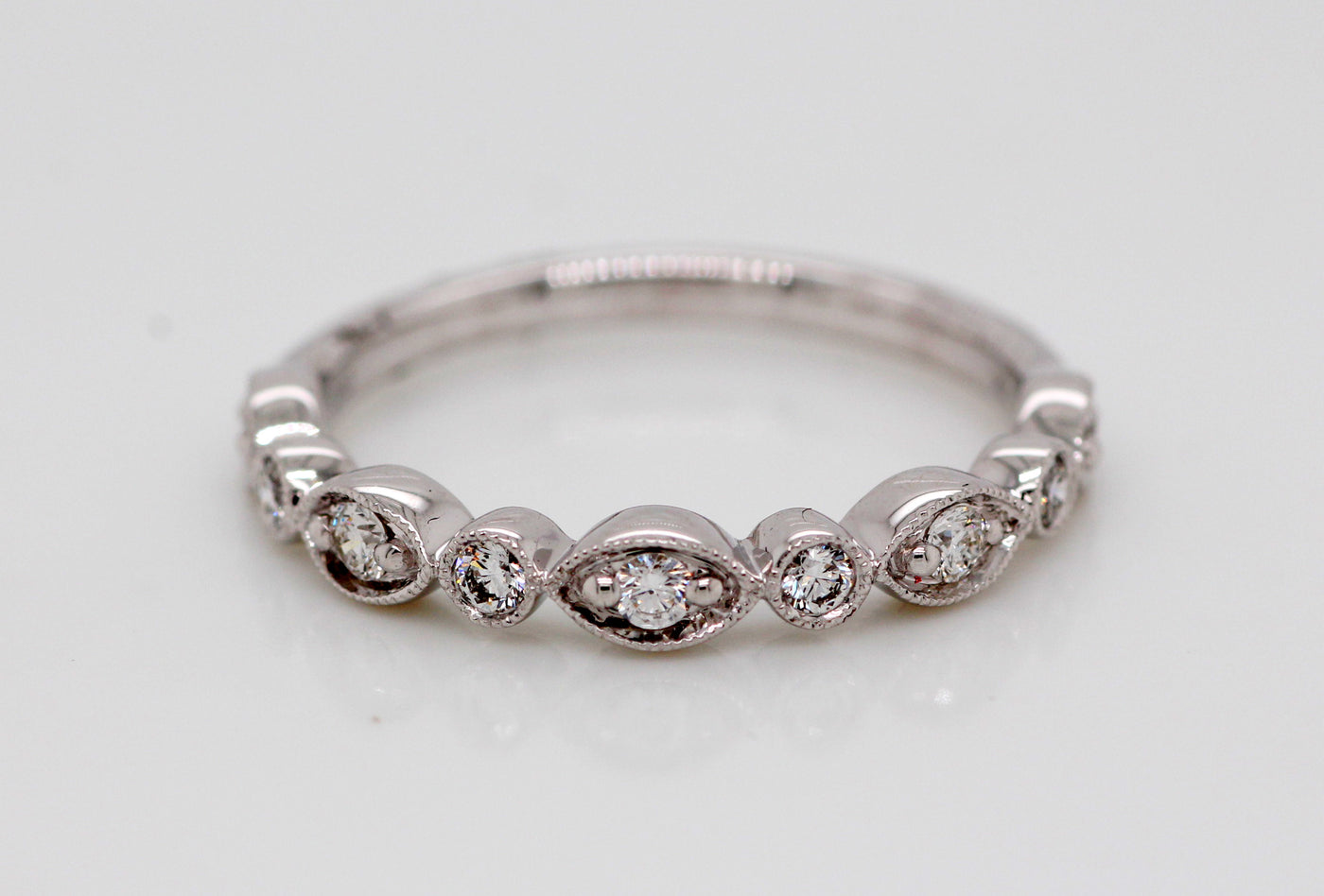 14KW .25 CTTW DIAMOND WEDDING BAND