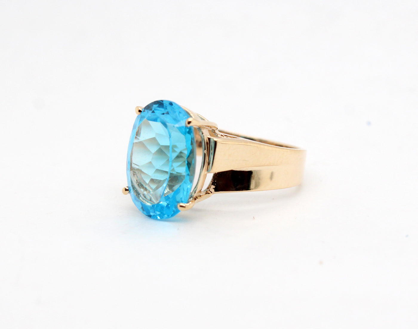 Estate 10KY 8.80 Ct Blue Topaz Ring