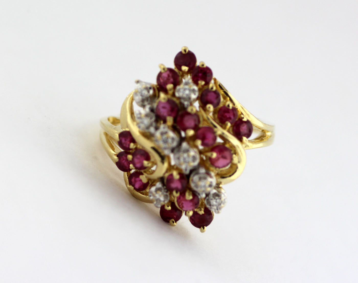 ESTATE 14KY 1.00 CTTW RUBY AND DIAMOND RING .06 CTTW H-SI2