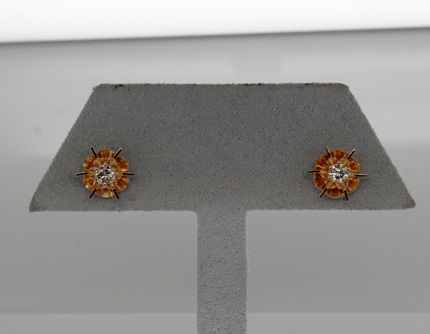 Estate 14KY .25 Cttw Diamond Buttercup Stud Earrings