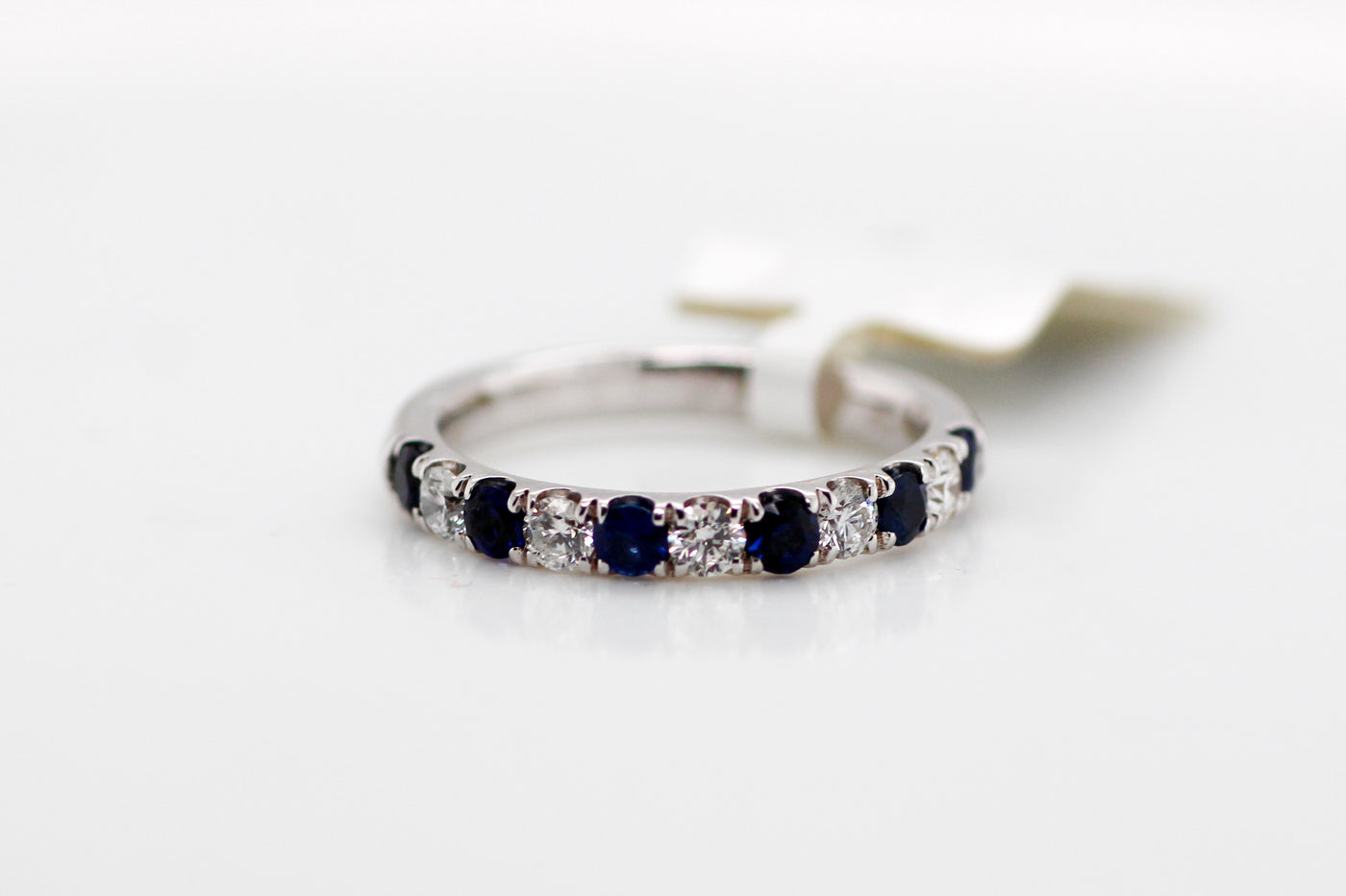 18KW .52 CTTW SAPPHIRE AND DIAMOND RING, .35 CTTW