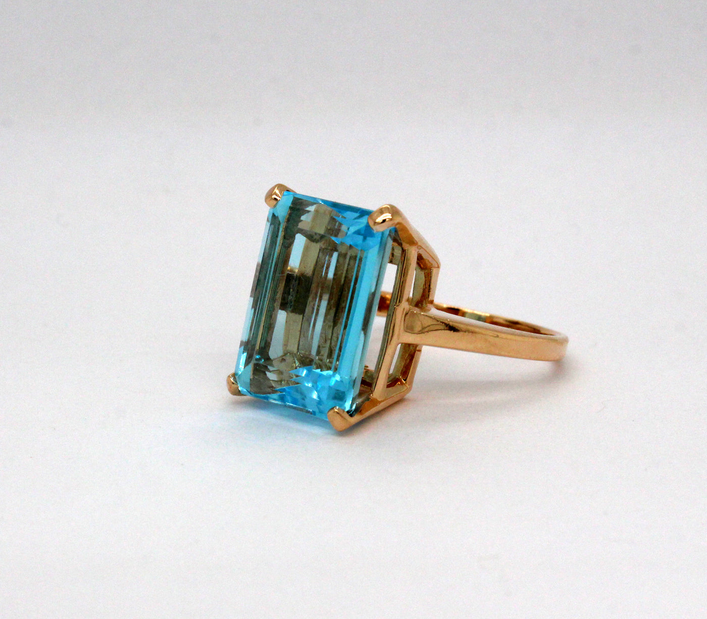 Estate 14KY 13.22 Ct Blue Topaz ring