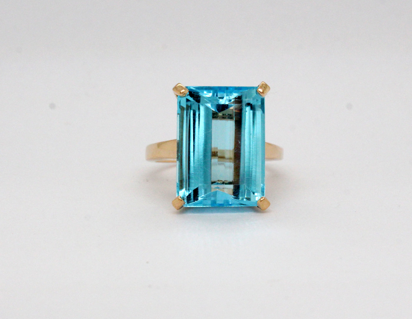 Estate 14KY 13.22 Ct Blue Topaz ring