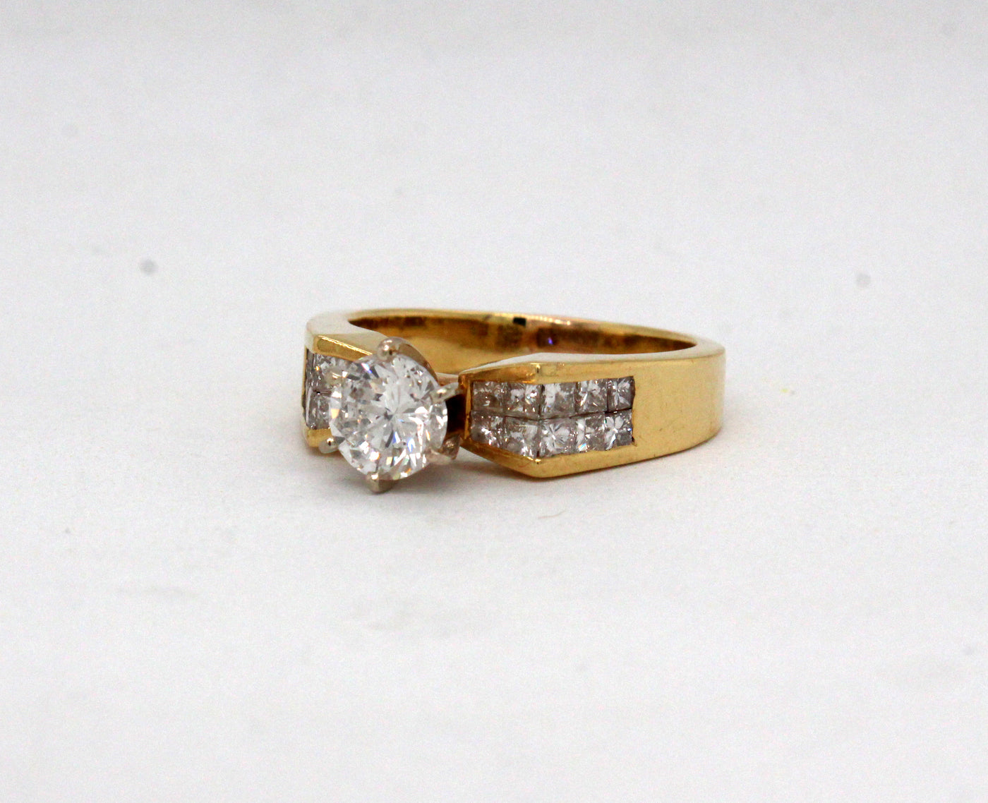 Estate 18KY 1.87 Cttw Diamond Engagement Ring