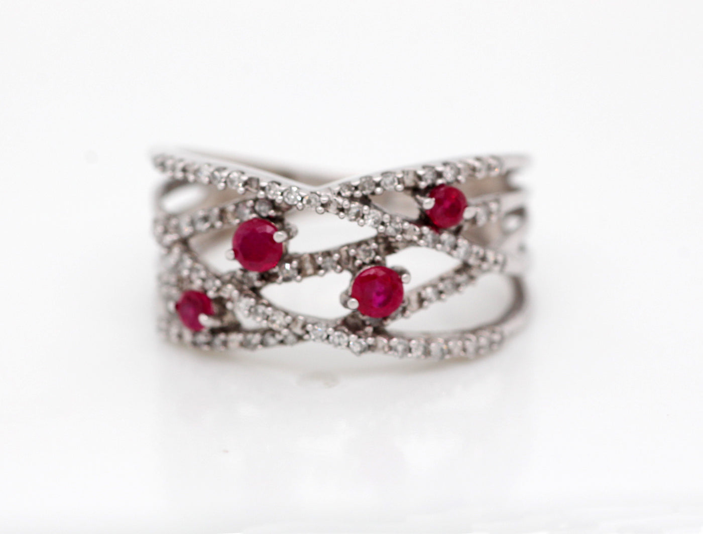 ESTATE 14KW .24 CTTW RUBY AND DIAMOND RING .33 CTTW H-I1