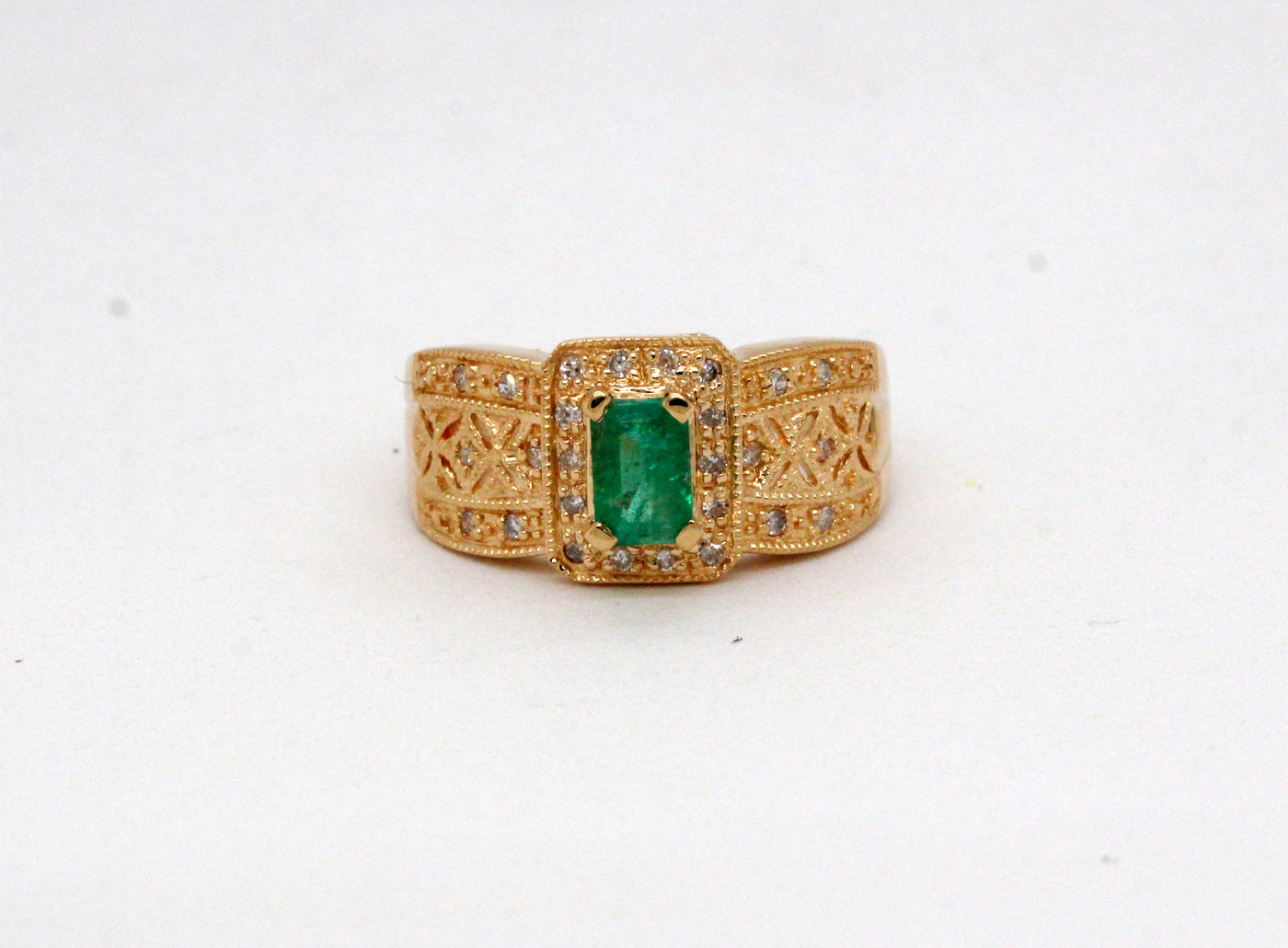 Estate 14KY .55 Ct Emerald and .31 Cttw Diamond ring