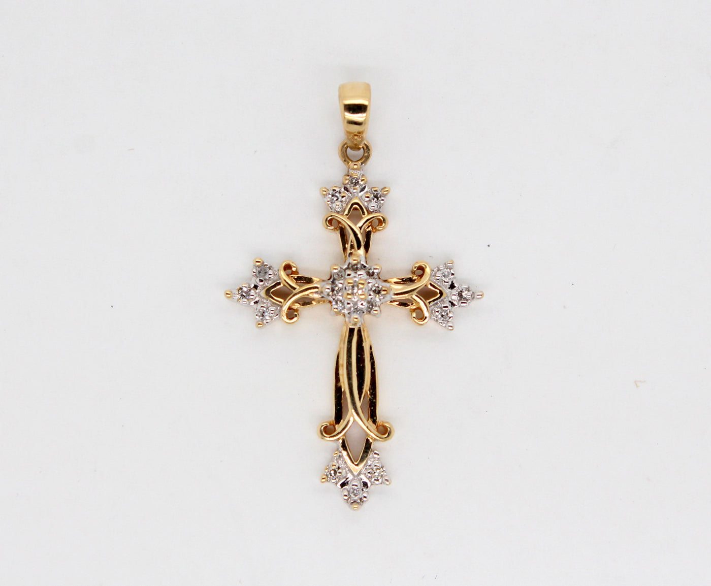 Estate 10KY .15 Cttw Diamond Cross Pendant I in Color and I1 in Clarit