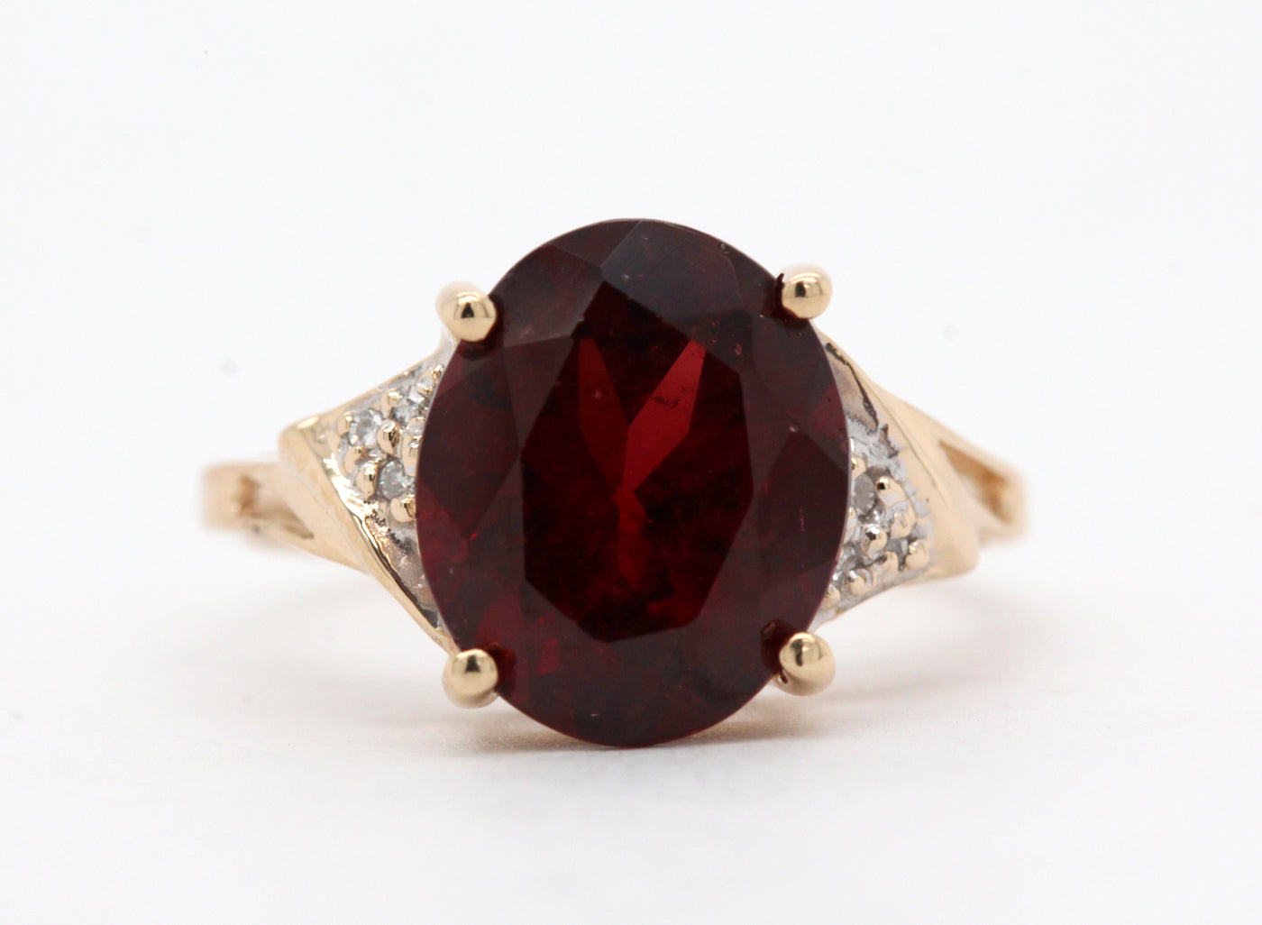 Estate 14KY 5.00 Ct Garnet and .04 Cttw Diamond Ring I in Color and I1