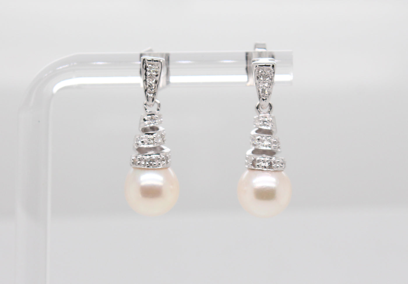 Estate 14KW 7.5 mm Pearl and .11 Cttw Diamond Earrings H in Color and