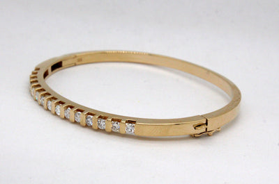 Estate 14KY 1.04 Cttw Diamond Bangle Bracelet