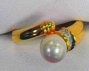 14KW 7.5 mm Pearl and Diamond Ring