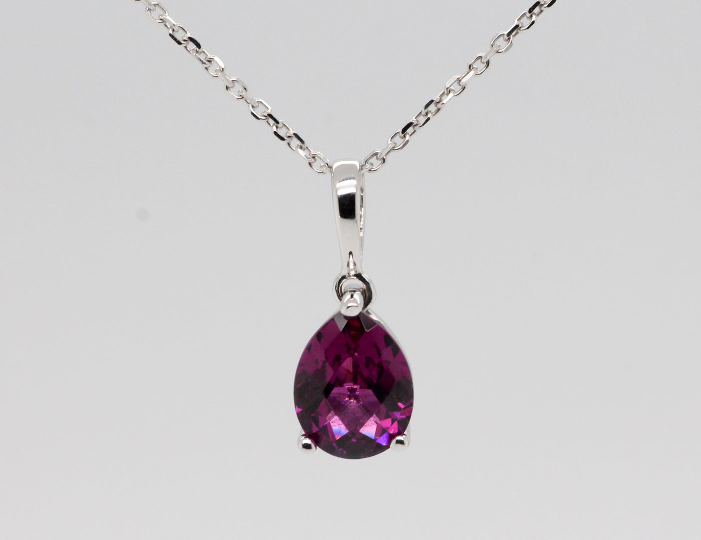 Estate 14kw 1.30 ct amethyst pendant