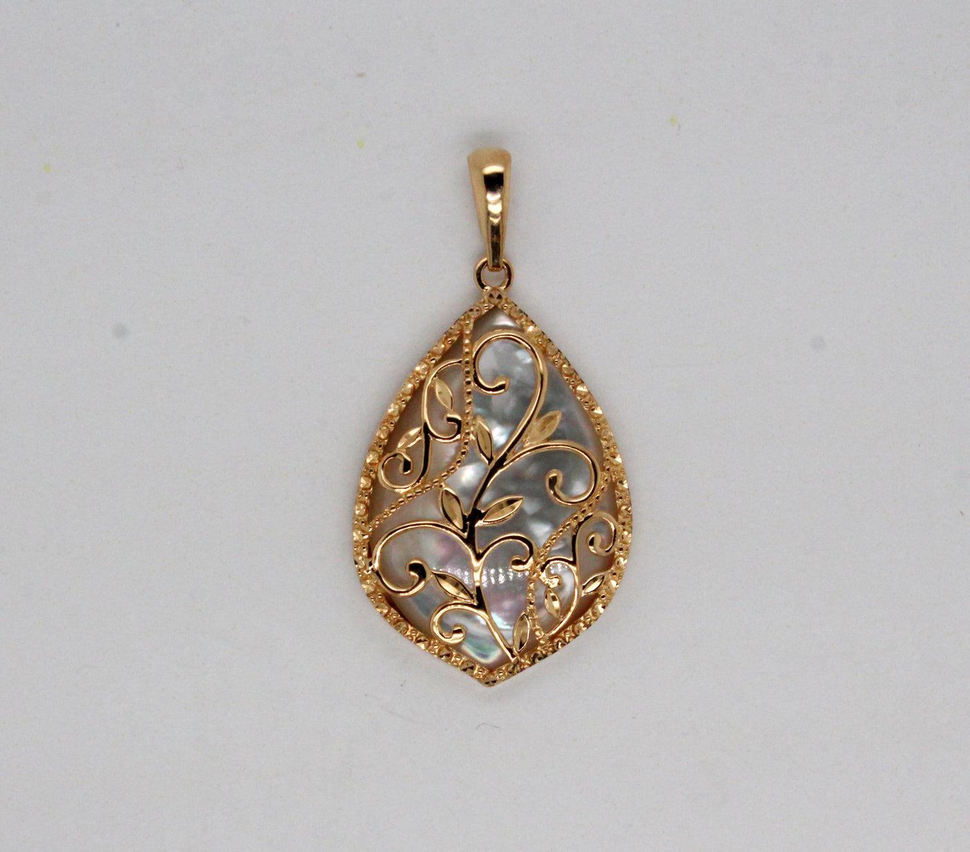 Estate 14KY Mother of Pearl Pendant