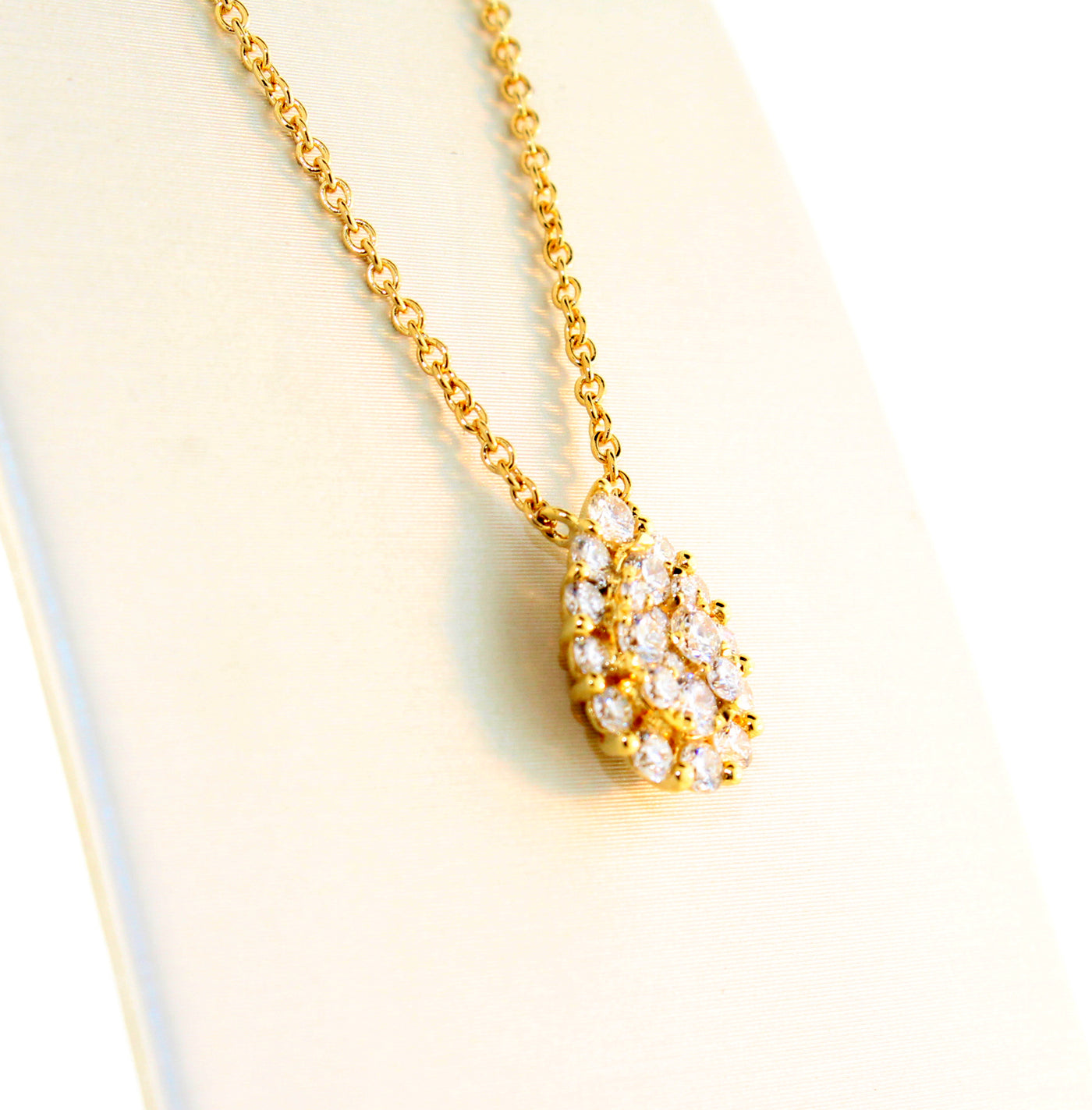 18KY Diamond Cluster Necklace